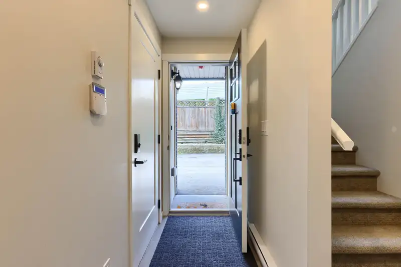 106 258 HART STREET - photo 3 of 16
