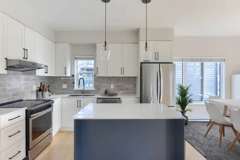 106 258 HART STREET - photo 4 of 16