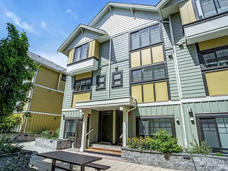 208 80 ELGIN STREET - photo 1 of 34