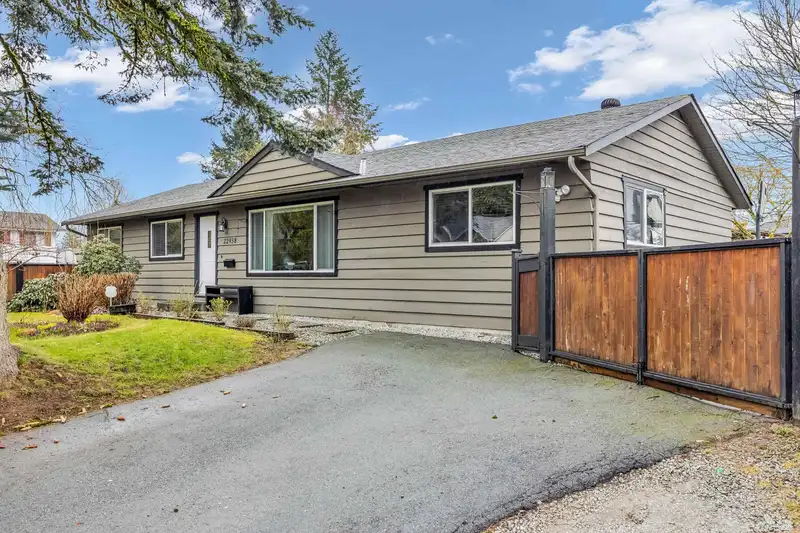22938 FULLER AVENUE - photo 2 of 39