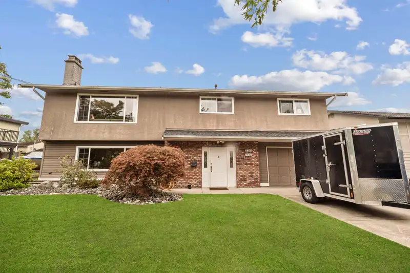 5311 9A AVENUE - photo 2 of 20