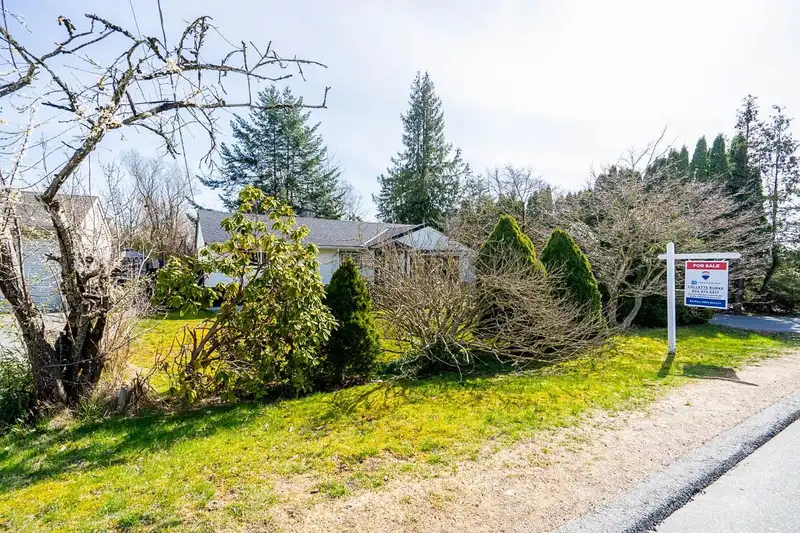5940 173B STREET - photo 2 of 31