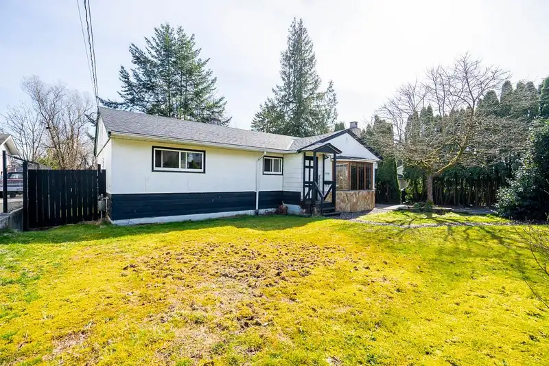 5940 173B STREET - photo 4 of 31