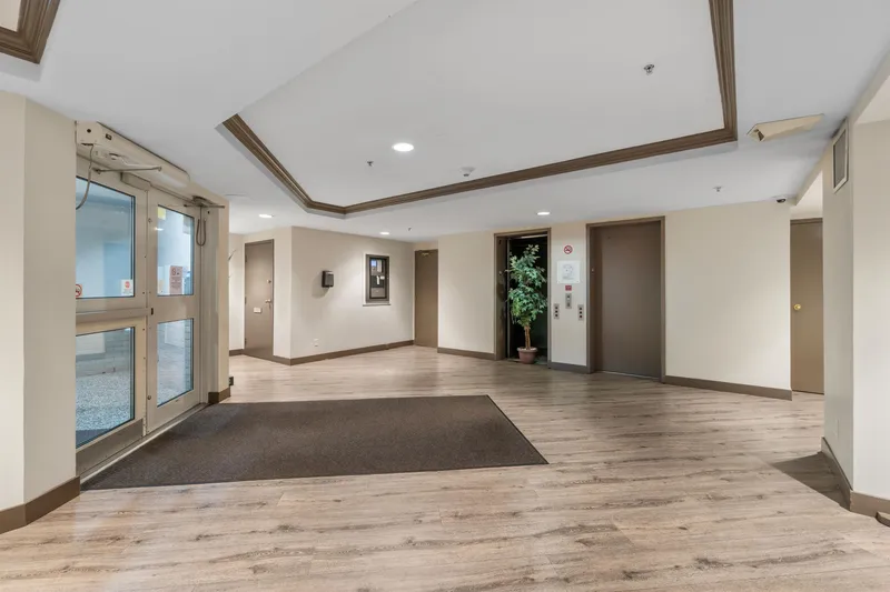 401 10533 UNIVERSITY DRIVE - photo 3 of 25