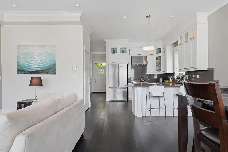 14713 32 AVENUE - photo 4 of 39