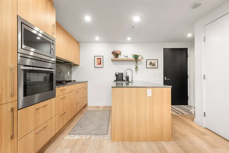 305 728 W 8TH AVENUE - photo 4 of 24