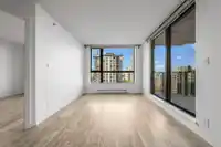 601 813 AGNES STREET - thumbnail 4