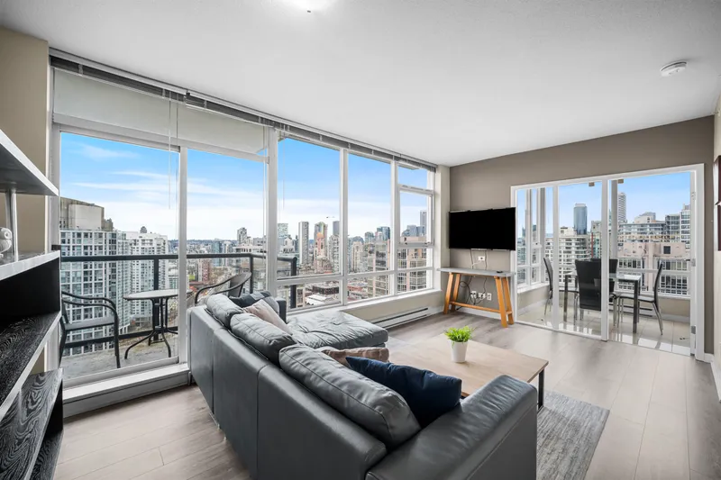 3608 928 BEATTY STREET - photo 4 of 25