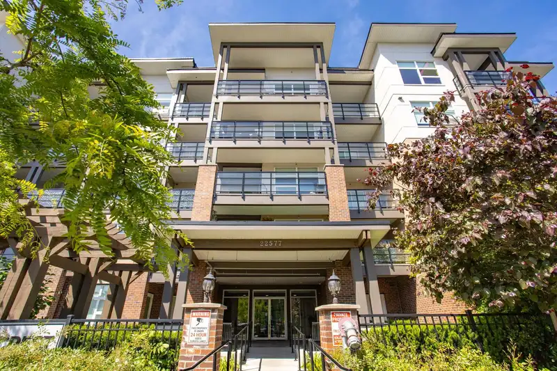 403 22577 ROYAL CRESCENT - photo 1 of 30