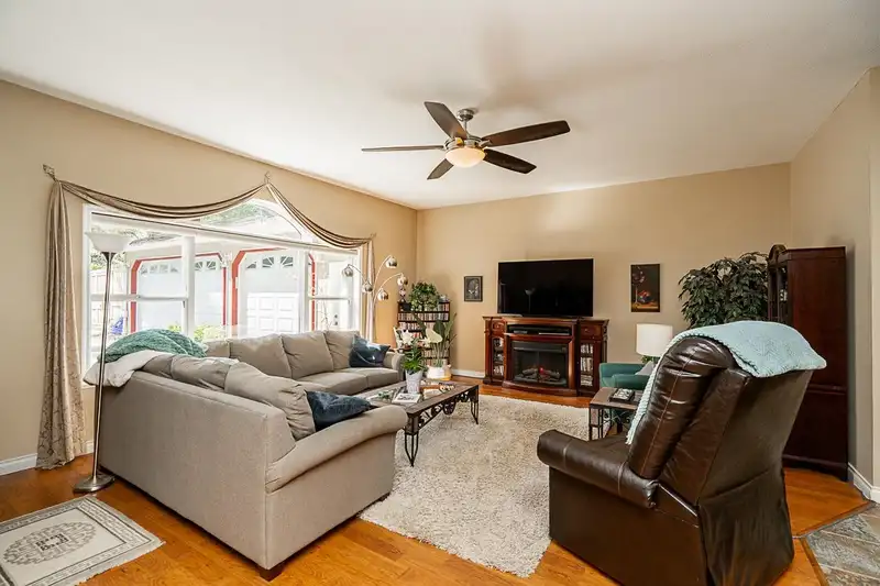 22899 14 AVENUE - photo 3 of 39