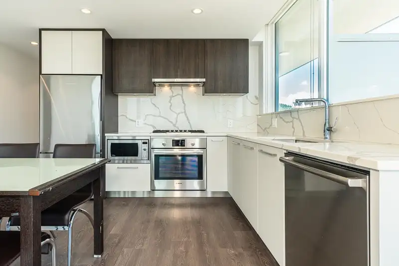1806 567 CLARKE ROAD - photo 2 of 40