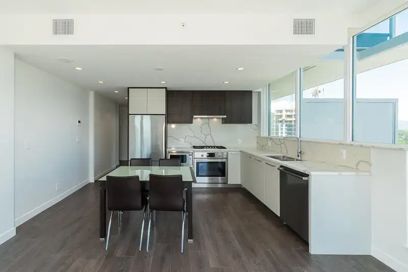 1806 567 CLARKE ROAD - photo 3 of 40