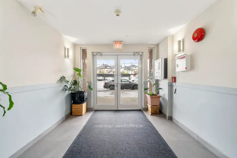 PH23 760 KINGSWAY - photo 3 of 25