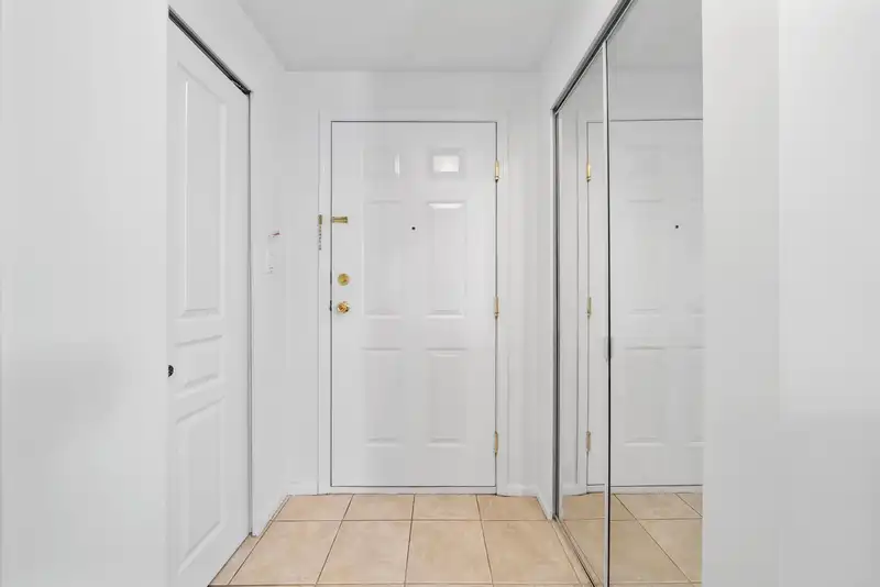 PH23 760 KINGSWAY - photo 4 of 25