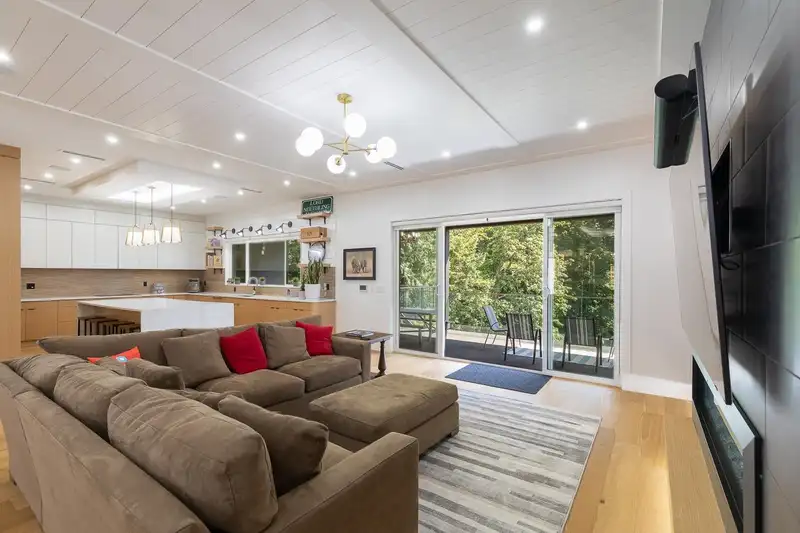 307 CUTLER STREET - photo 2 of 37