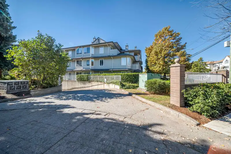 401 12110 80 AVENUE - photo 4 of 39
