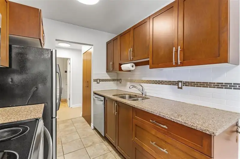 112 590 WHITING WAY - photo 2 of 22