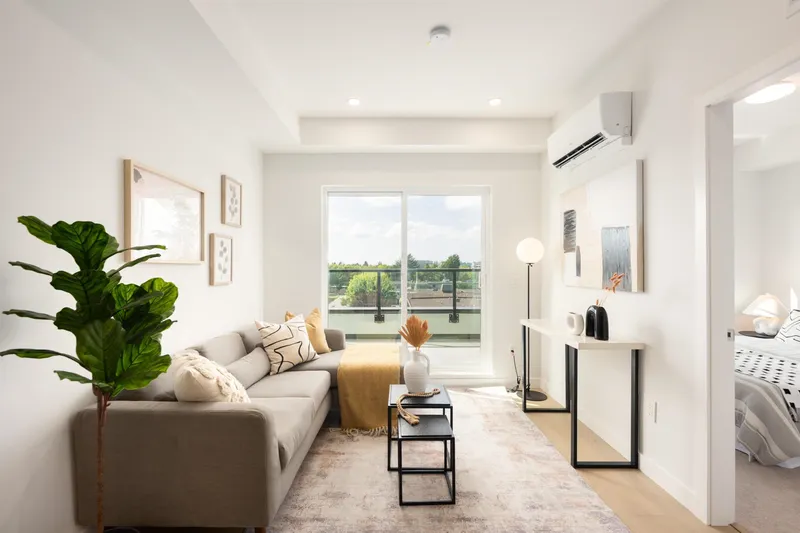 511 5398 207 STREET - photo 2 of 11