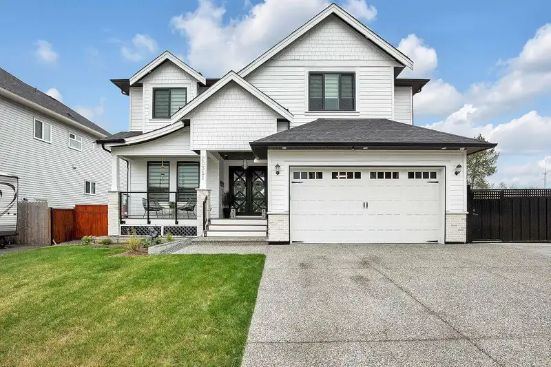 2 20351 98 AVENUE - photo 1 of 40