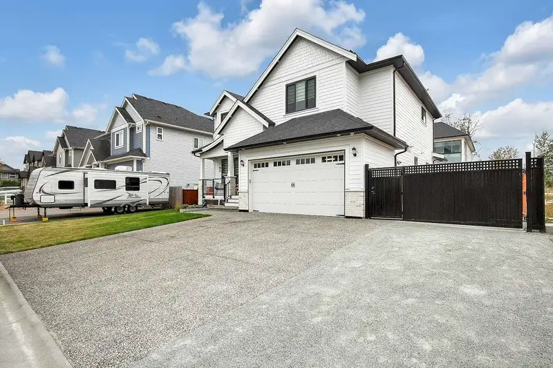 2 20351 98 AVENUE - photo 2 of 40
