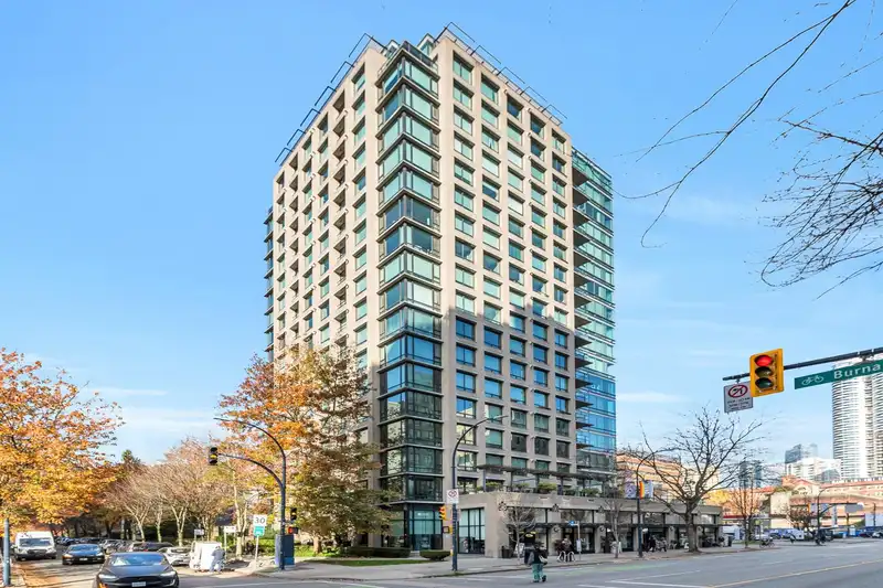 1005 1003 BURNABY STREET - photo 1 of 35