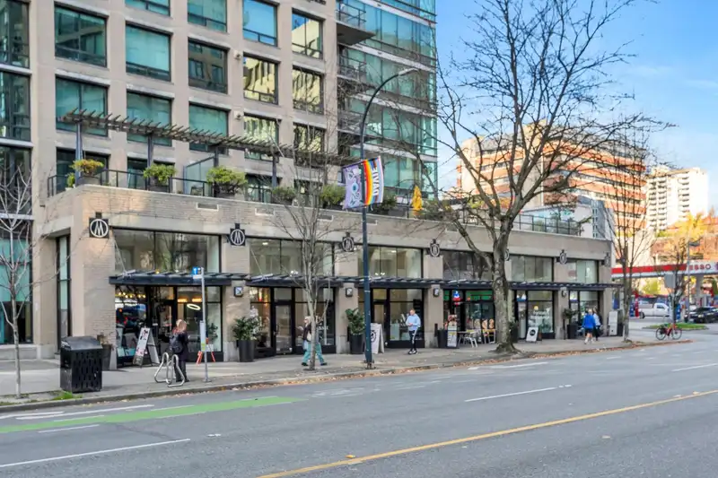 1005 1003 BURNABY STREET - photo 2 of 35