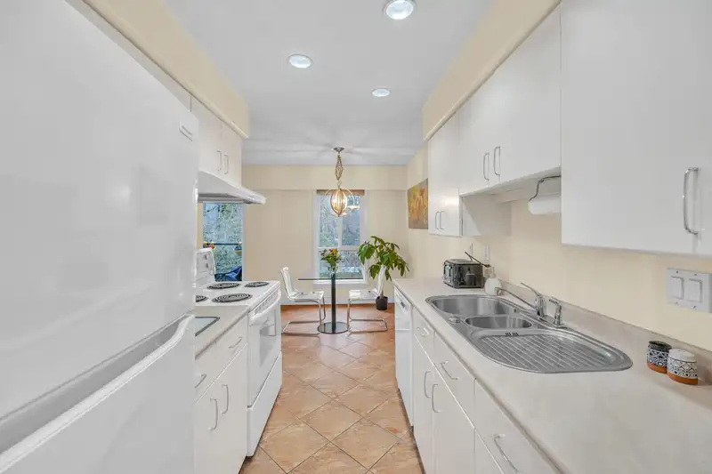 401 1718 NELSON STREET - photo 3 of 14