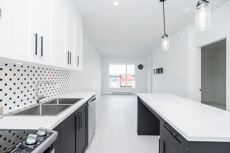 319 18811 72 AVENUE - photo 3 of 32