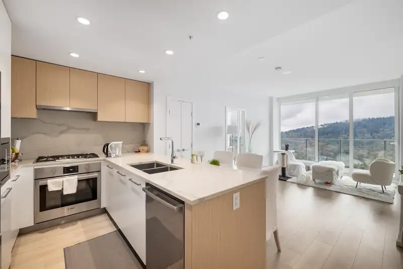 3002 567 CLARKE ROAD - photo 1 of 21