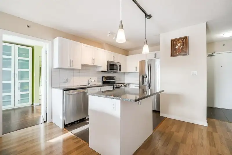3208 1178 HEFFLEY CRESCENT - photo 1 of 21