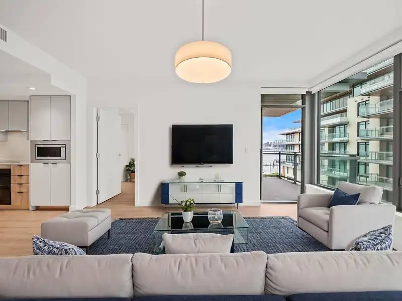 425 755 HARBOURSIDE DRIVE - photo 2 of 28