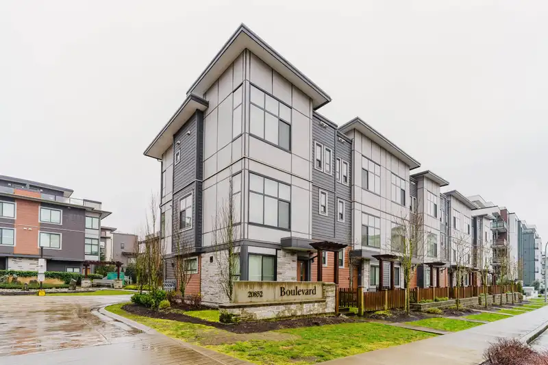 13 20852 78B AVENUE - photo 2 of 26