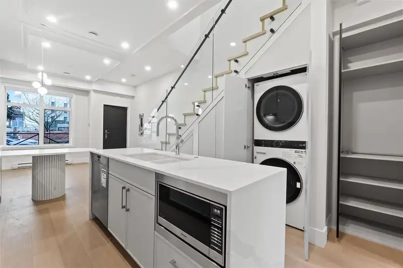 1510 W 61ST AVENUE - photo 3 of 13