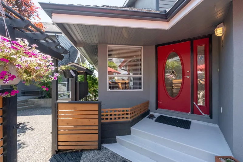 4 260 E 4TH STREET - photo 4 of 25