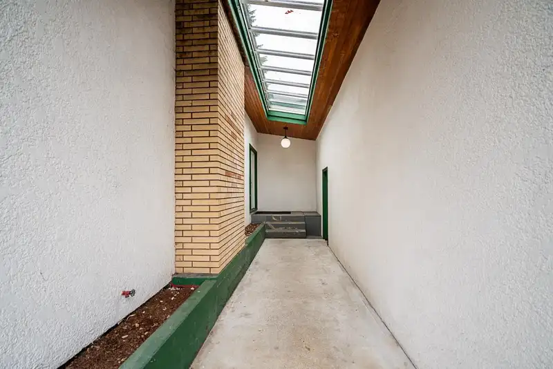 3826 WELLINGTON STREET - photo 2 of 37