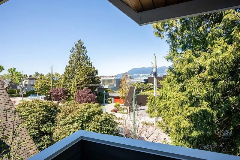 B 3546 POINT GREY ROAD - photo 4 of 26