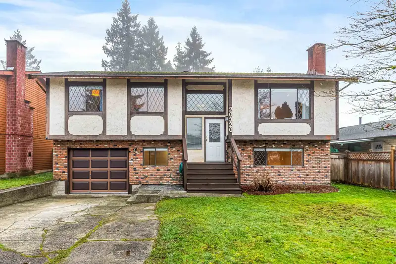 20320 THORNE AVENUE - photo 1 of 39