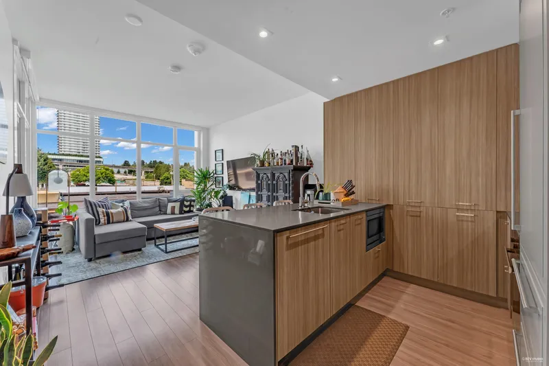 407 2288 ALPHA AVENUE - photo 2 of 25