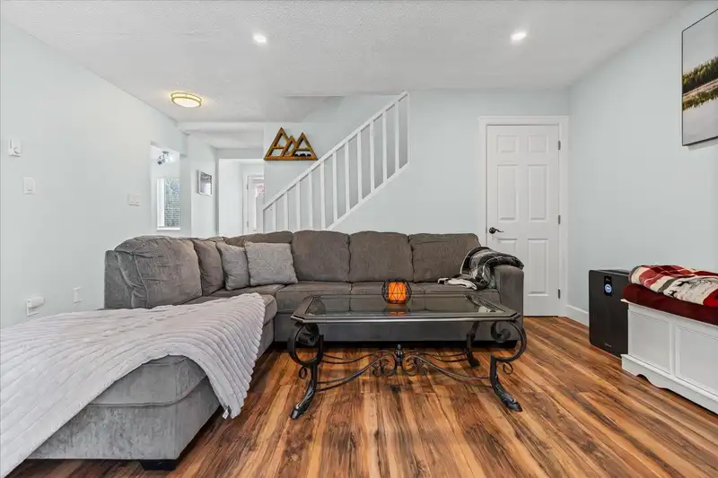 8 8555 KING GEORGE BOULEVARD - photo 2 of 32