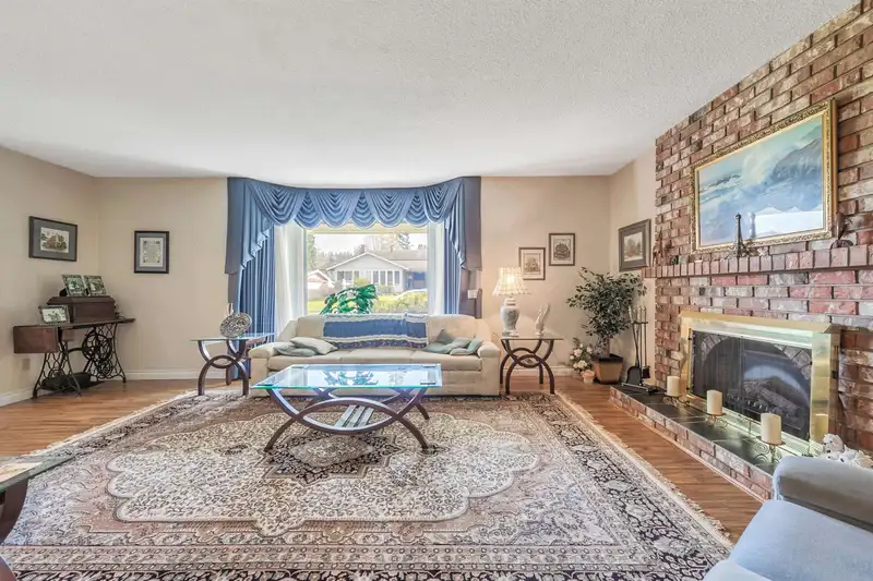5481 4A AVENUE - photo 4 of 22