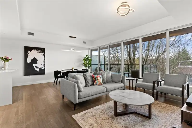 304 717 W 17TH AVENUE - photo 3 of 21