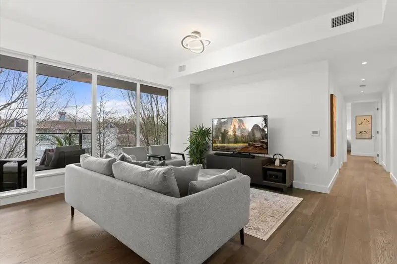 304 717 W 17TH AVENUE - photo 4 of 21