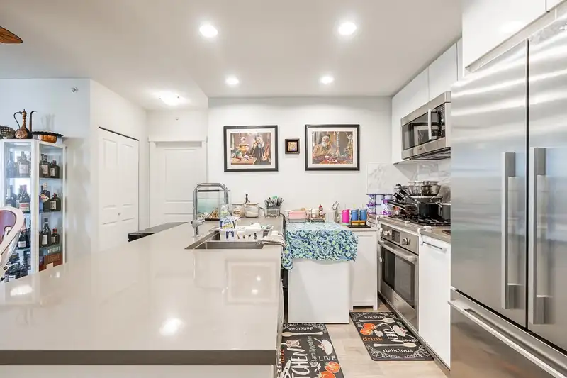 1006 3281 E KENT AVENUE NORTH - photo 4 of 33