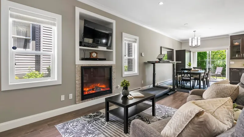 3 19938 70TH AVENUE - photo 2 of 25