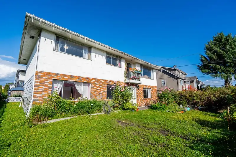 343 PEMBINA STREET - photo 2 of 36