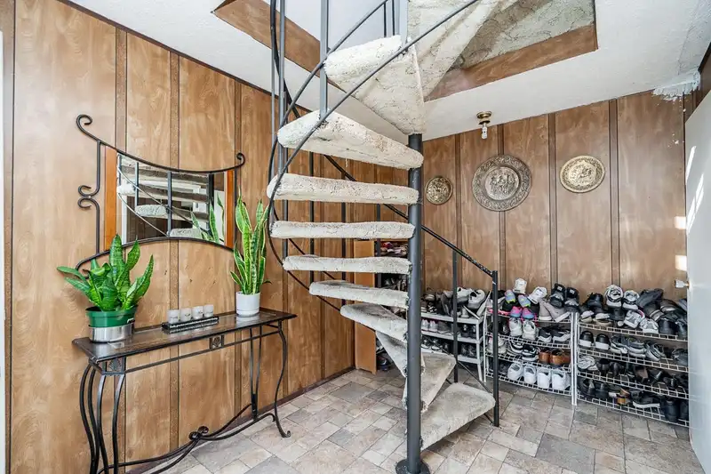 343 PEMBINA STREET - photo 3 of 36