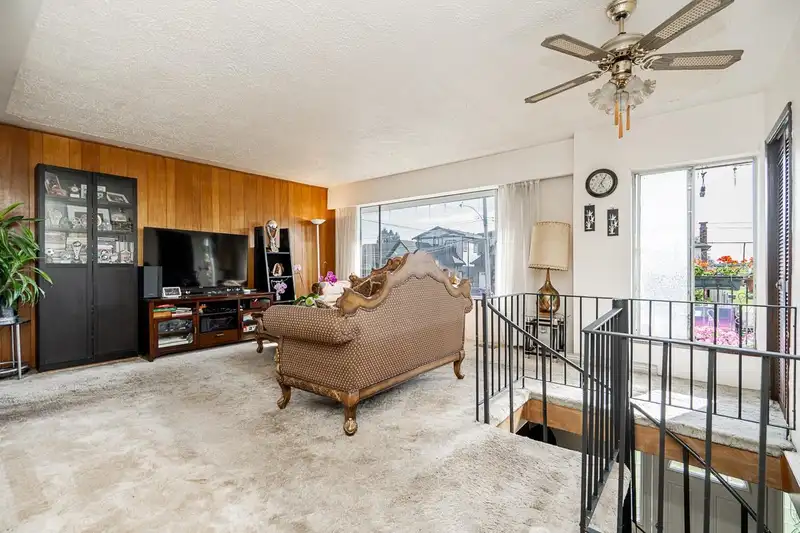 343 PEMBINA STREET - photo 4 of 36