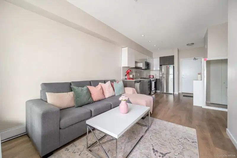 433 13768 108 AVENUE - photo 2 of 23