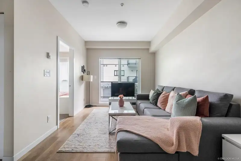 433 13768 108 AVENUE - photo 4 of 23