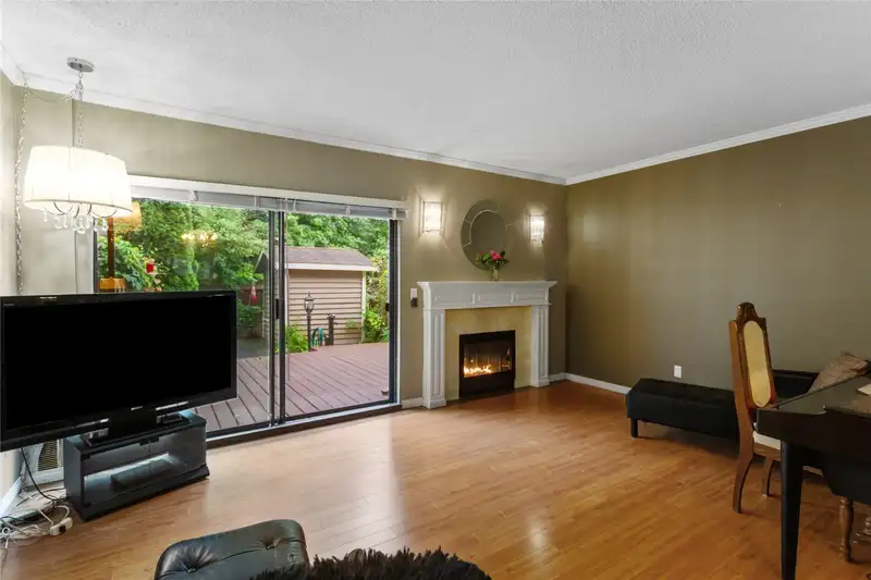 14 1141 EAGLERIDGE DRIVE - photo 4 of 24
